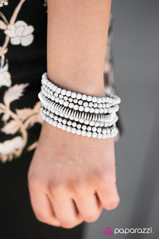 Pulsera Paparazzi ~ The BEAD Goes On - Plata