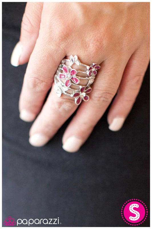 Paparazzi Ring ~ Exquisitely Effortless - Pink