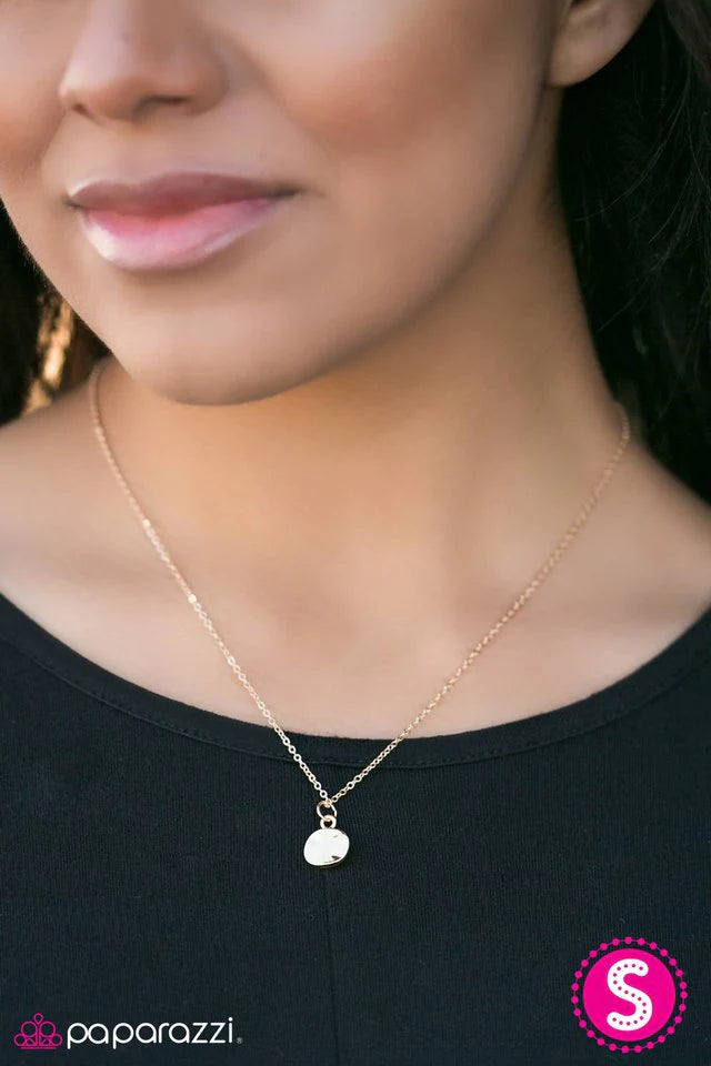 Collar Paparazzi ~ Simplicidad interior - Oro