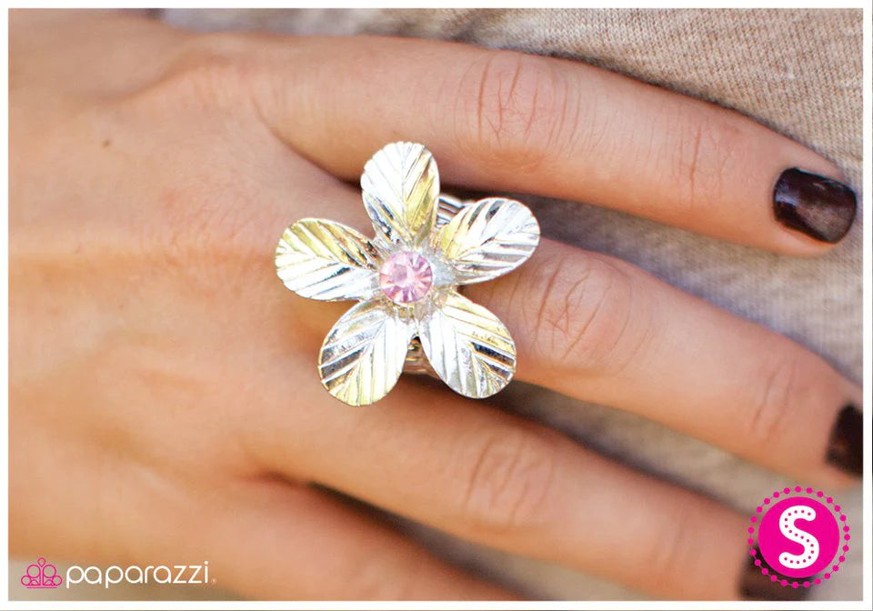 Paparazzi Ring ~ I Am an Island - Pink