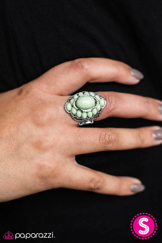 Anillo Paparazzi ~ ¿Le pondrás una cuenta a mi chica? - Verde