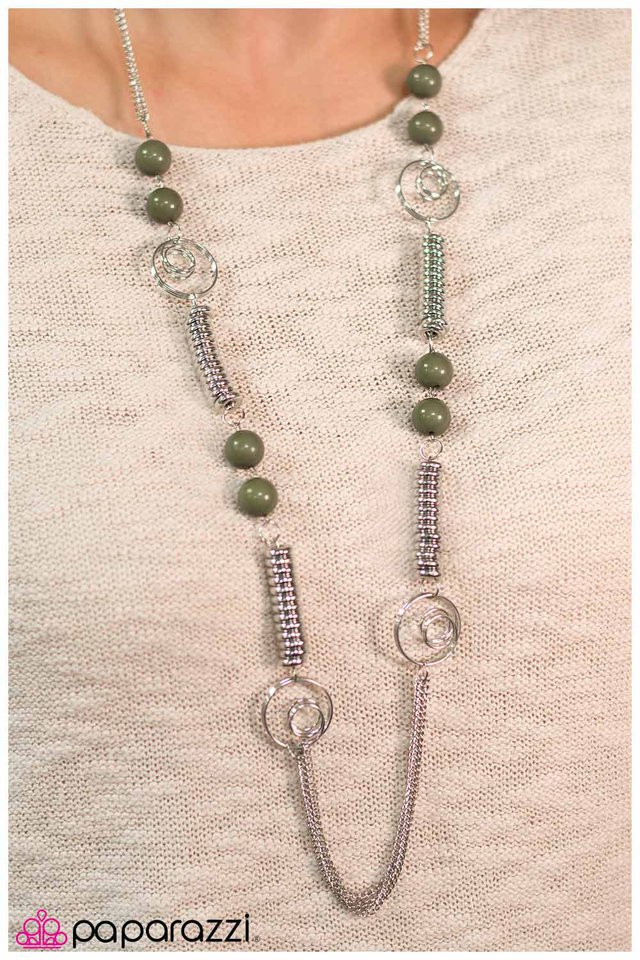 Paparazzi Necklace ~ A Break from the Norm - Green