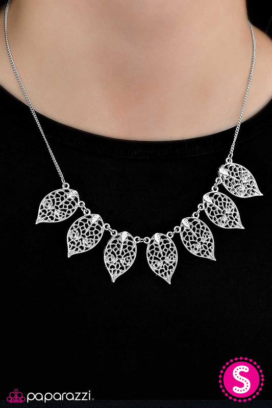 Paparazzi Necklace ~ LEAF An Impression  - Silver