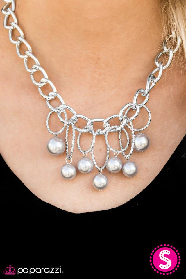 Paparazzi Necklace ~ Classic Girl - Silver