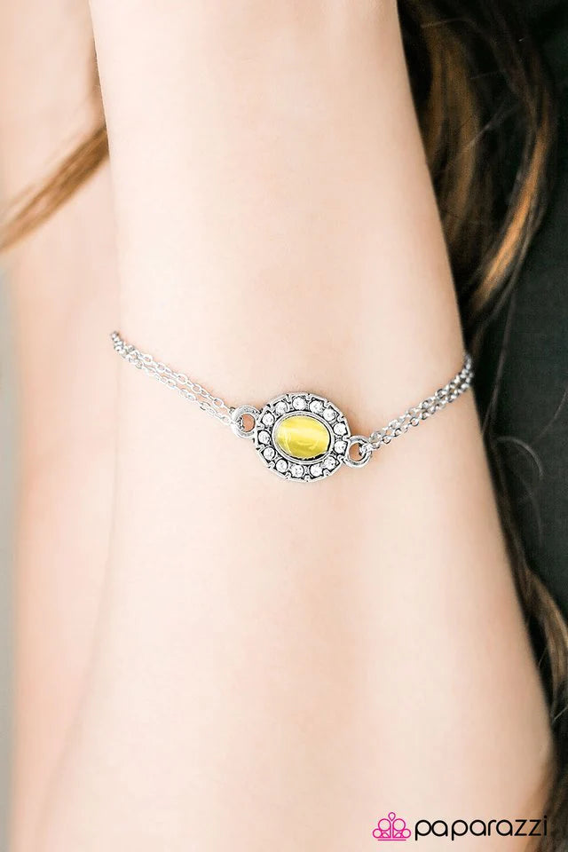 Pulsera Paparazzi ~ Moonlit Pools - Amarillo