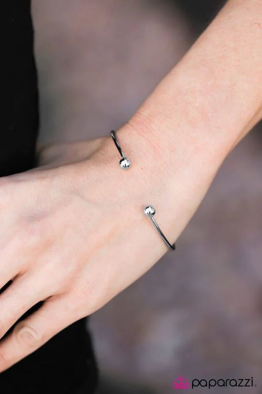 Pulsera Paparazzi ~ Slim To None - Plata