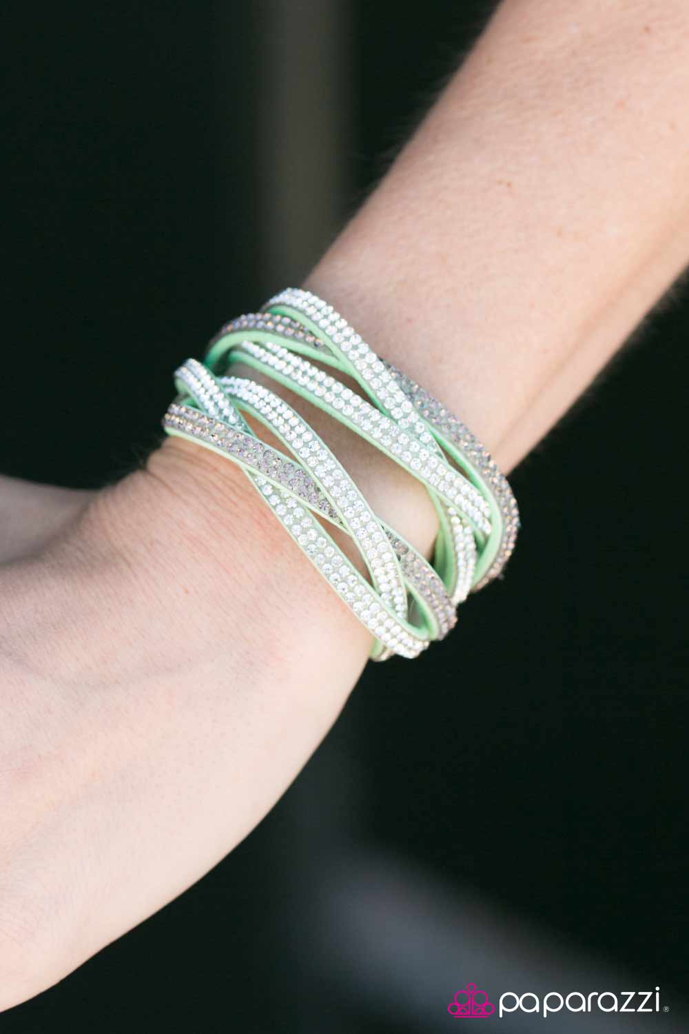 Pulsera Paparazzi ~ ¡Envía brillo! - Verde