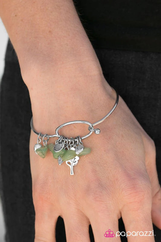 Pulsera Paparazzi ~ Grounded - Verde