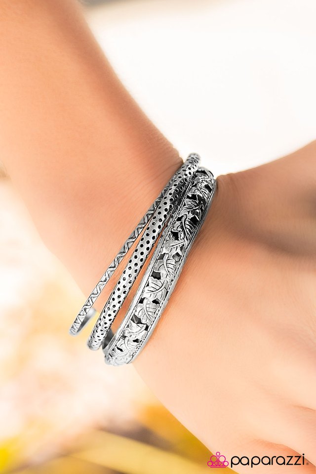 Pulsera Paparazzi ~ Forest Grove - Plata