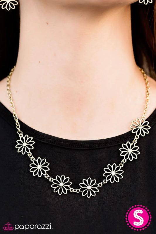 Paparazzi Necklace ~ Crazy For Daisies  - Brass