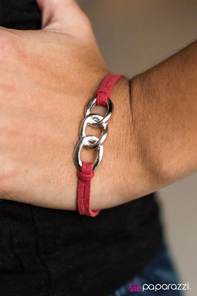 Pulsera Paparazzi ~ Lock It Down - Rojo