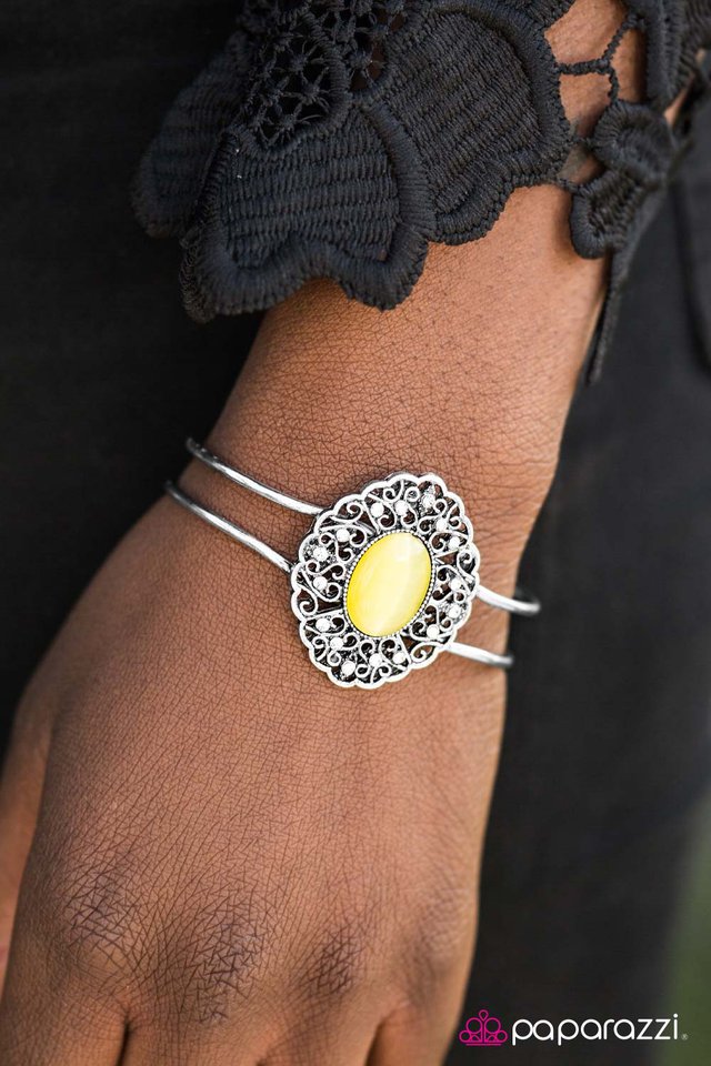 Pulsera Paparazzi ~ Glaseado helado - Amarillo