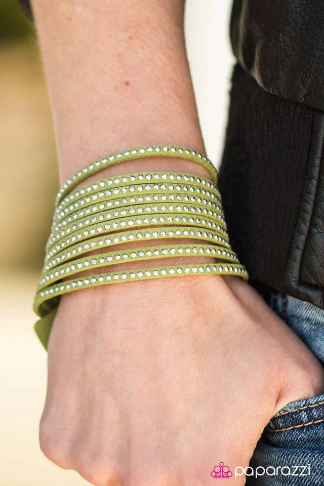 Pulsera Paparazzi ~ Rebel Romance - Verde