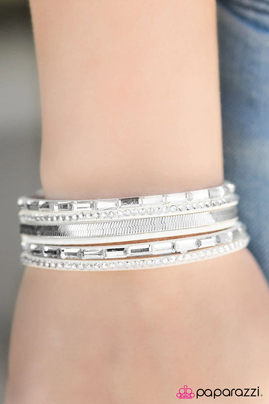 Pulsera Paparazzi ~ Hit the Lights - Blanco