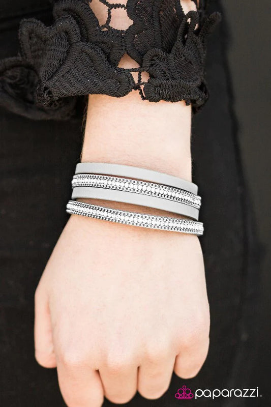 Pulsera Paparazzi ~ Flash Mob Fashion - Plata