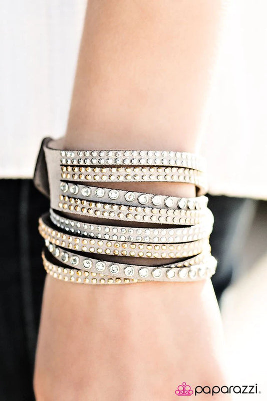 Pulsera Paparazzi ~ Sassy Satisfaction - Plata