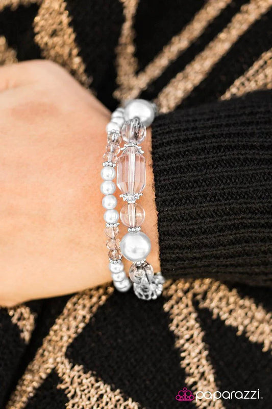 Pulsera Paparazzi ~ Coronas de Cristal - Plata