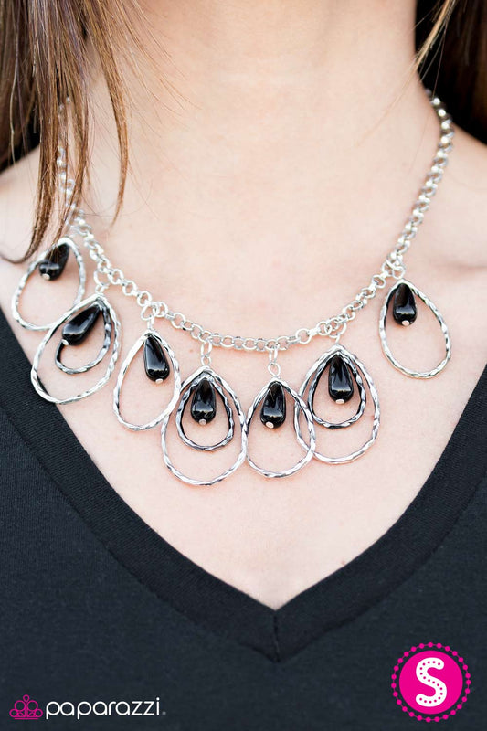 Collar Paparazzi ~ TEAR-rificically Terrific - Negro