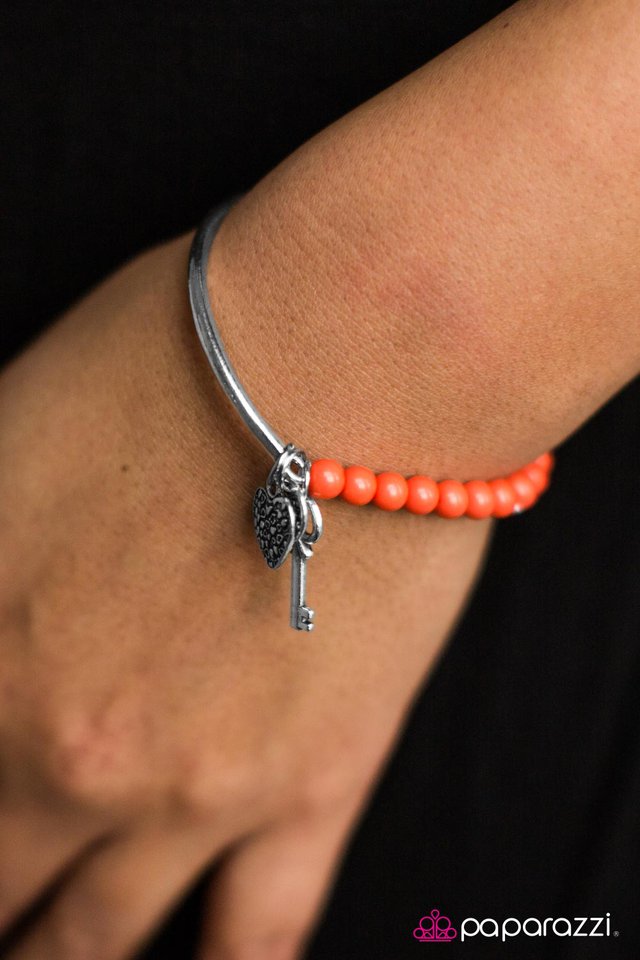 Pulsera Paparazzi ~ Tú tienes la llave - Naranja