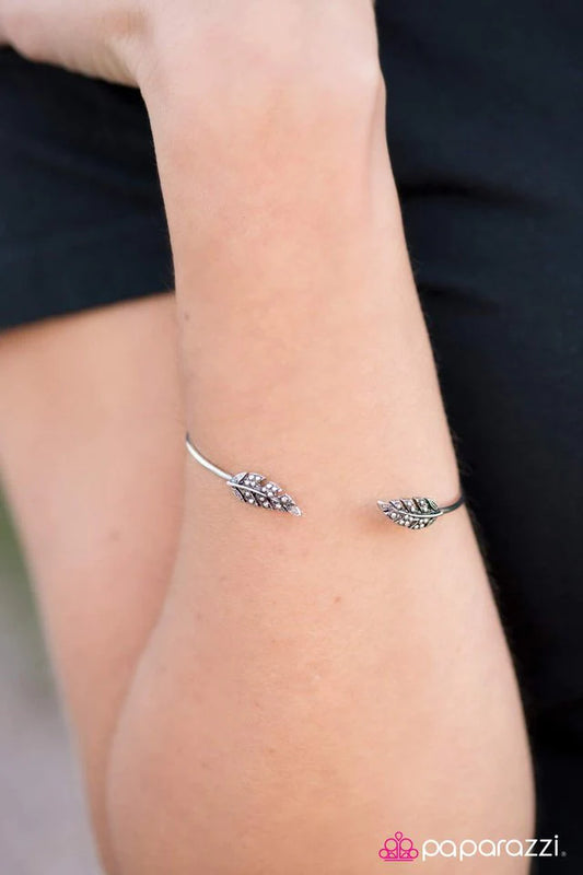 Pulsera Paparazzi ~ Vuela Conmigo - Plata