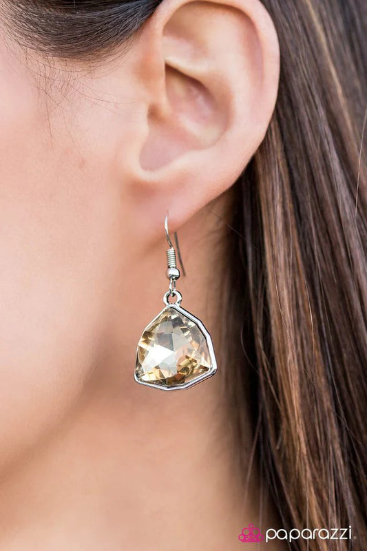 Pendiente de paparazzi: convierte ese ceño fruncido en una corona - Marrón