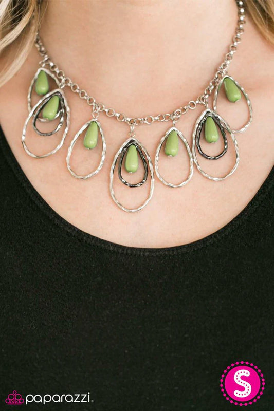 Collar Paparazzi ~ TEAR-rificically Terrific - Verde