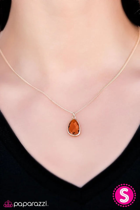 Collar Paparazzi ~ Extravagante - Marrón