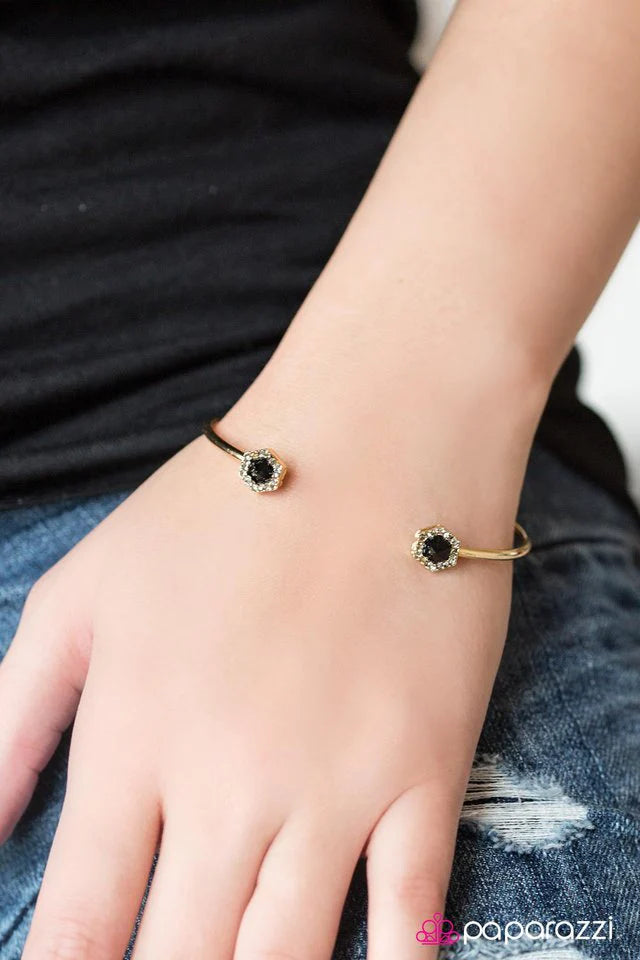 Pulsera Paparazzi ~ La mejor opción de HEX - Oro