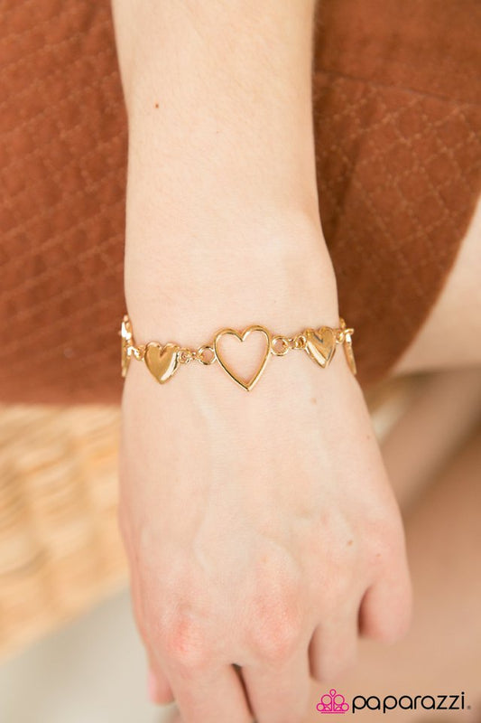 Pulsera Paparazzi ~ HEART To Handle - Oro