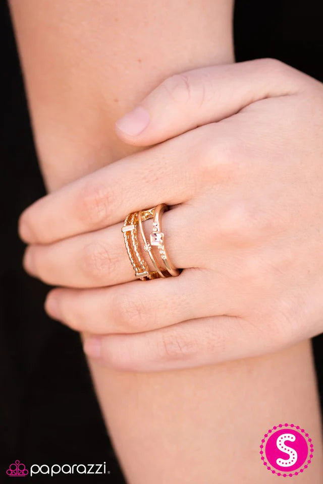 Anillo Paparazzi ~ Tilt-A-Whirl - Oro