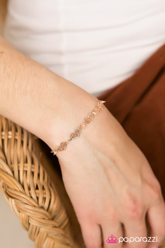 Pulsera Paparazzi ~ Glad To HEART It - Oro rosa