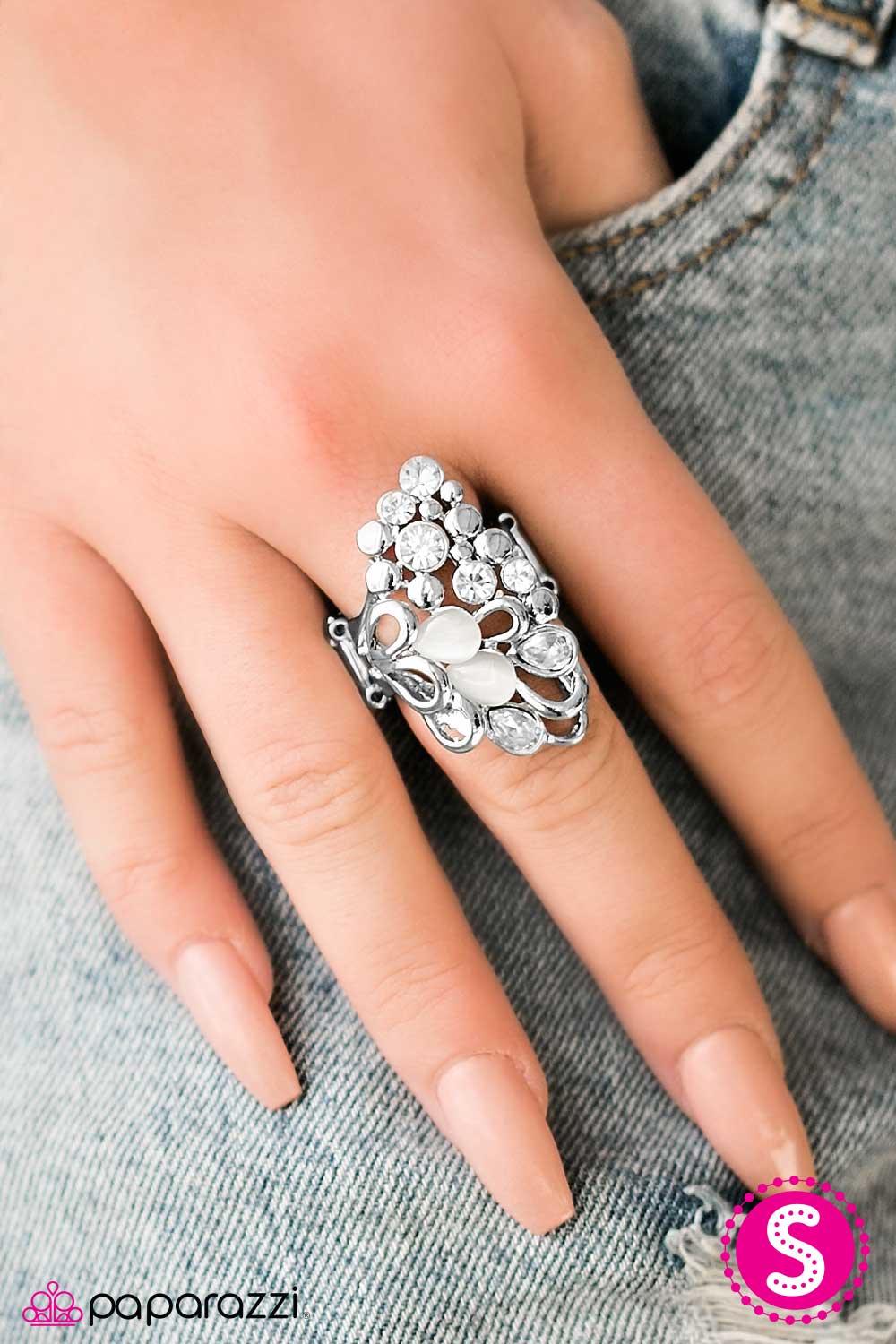 Paparazzi Ring ~ Sparkle Splash - White