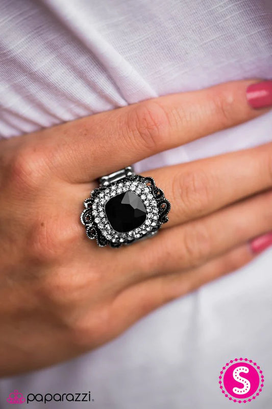 Anillo Paparazzi ~ REGALLY Speaking - Negro