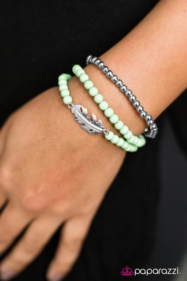 Pulsera Paparazzi ~ Round The FLOCK - Verde