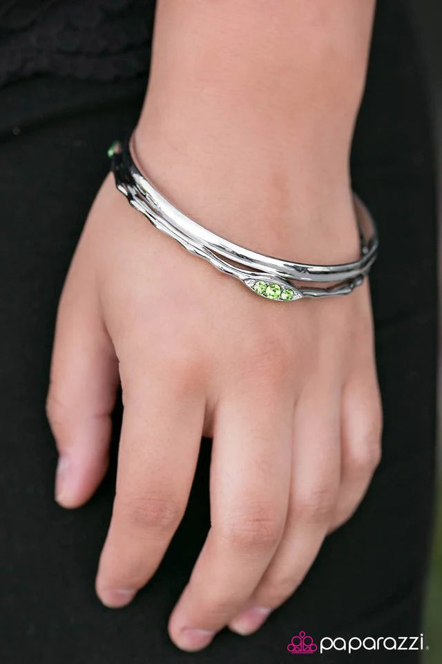 Pulsera Paparazzi ~ La vida en la ciudad - Verde