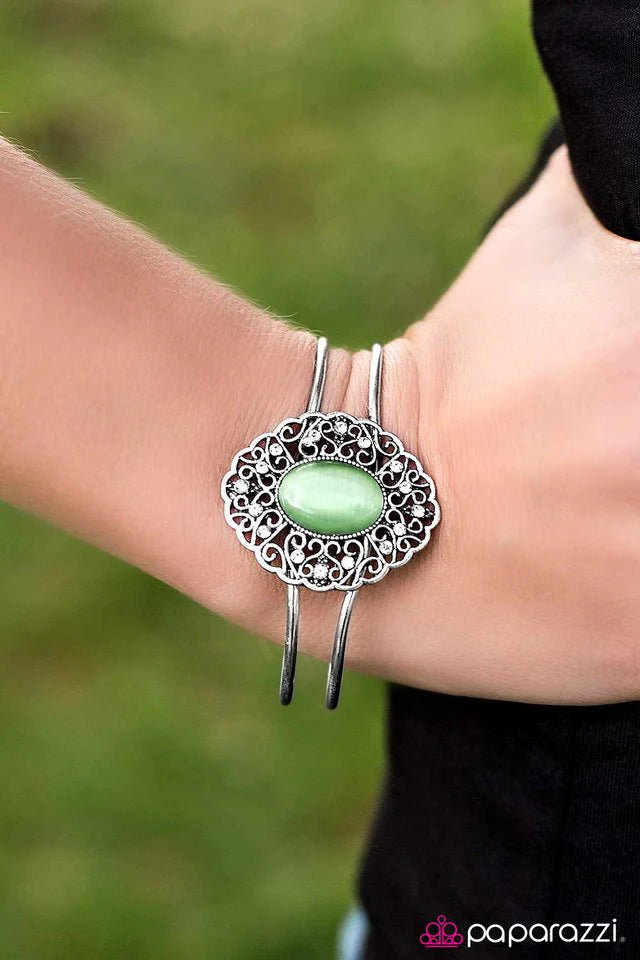 Paparazzi Bracelet ~ Icy Icing - Green