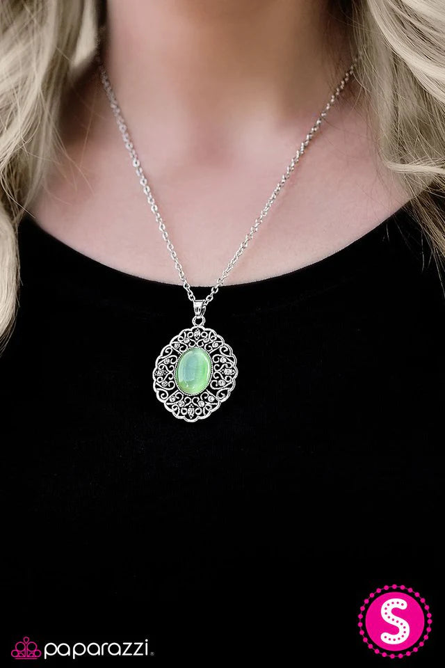 Paparazzi Necklace ~ Heart Of Glace - Green