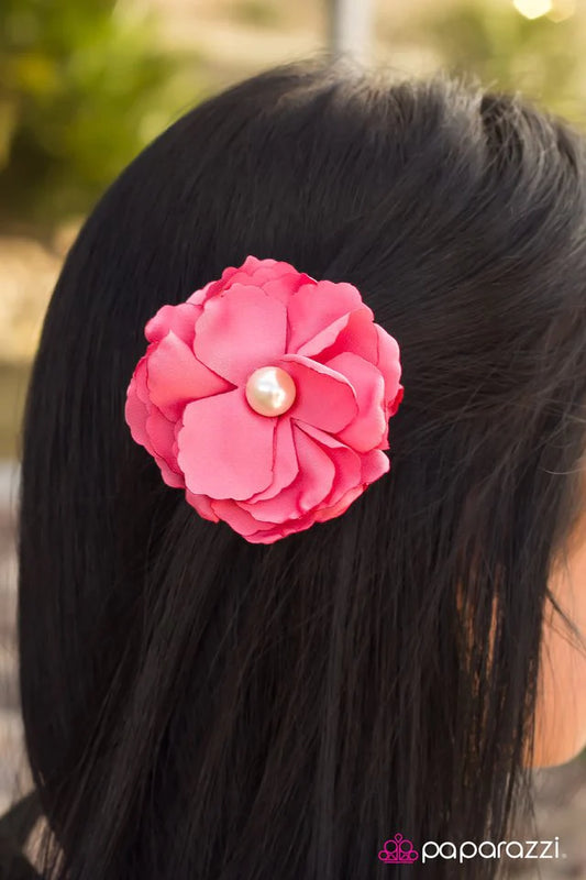 Accesorios para el cabello de Paparazzi ~ Una torre de marfil - Rosa