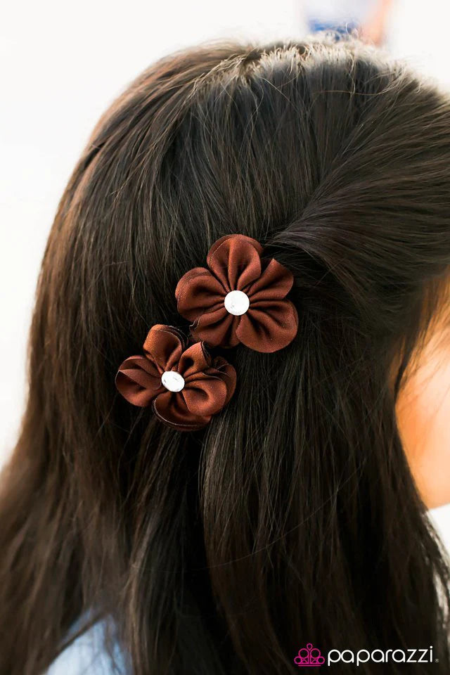 Accesorios para el cabello de Paparazzi ~ Besos dulces - Marrón