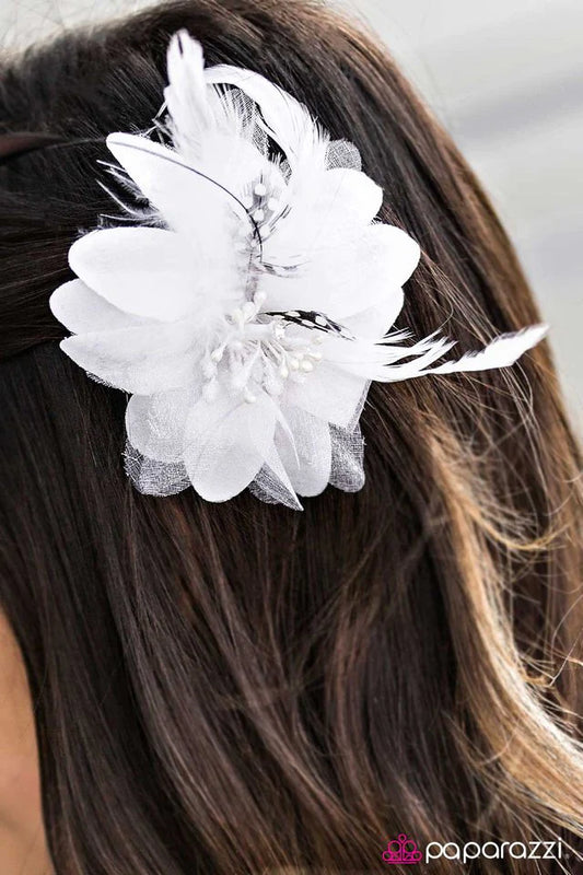 Paparazzi Hair Accessories ~ Flair for the Fantastic - White