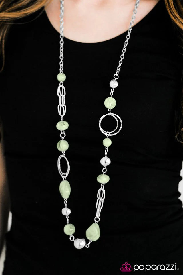 Collar Paparazzi ~ Glam Grotto - Verde