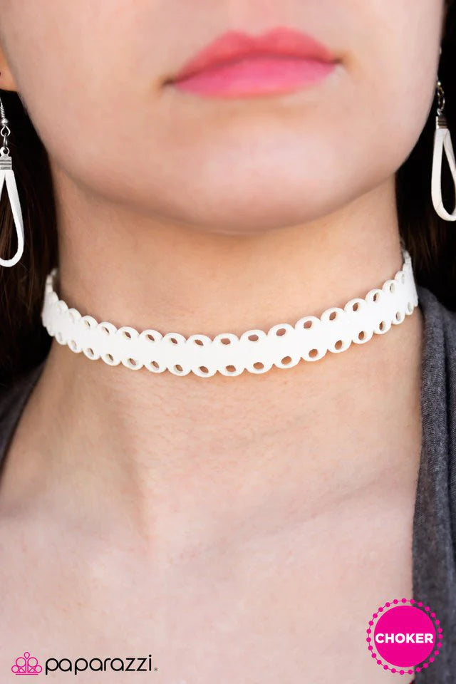 Collar Paparazzi ~ Tendencia actual - Blanco