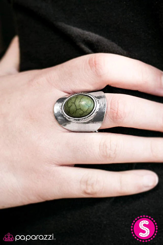 Anillo Paparazzi ~ Piedras de río radiantes - Verde