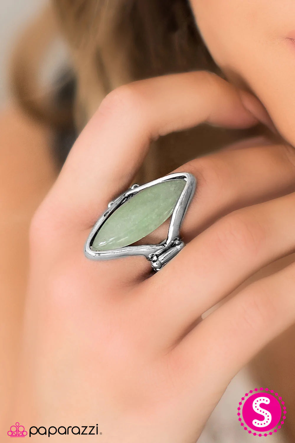 Paparazzi Ring ~ Escape The Ordinary - Green