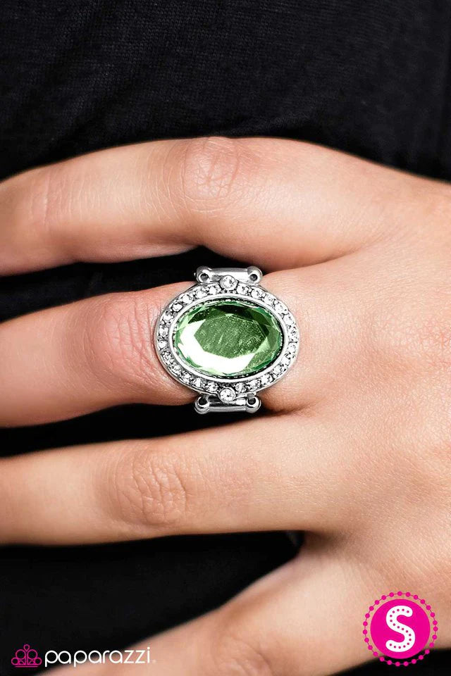 Anillo Paparazzi ~ Strike A JUXTAPOSE - Verde