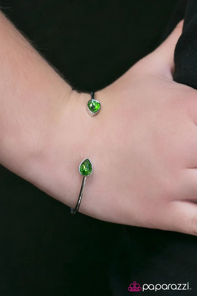 Pulsera Paparazzi ~ Riesgo de lluvia - Verde