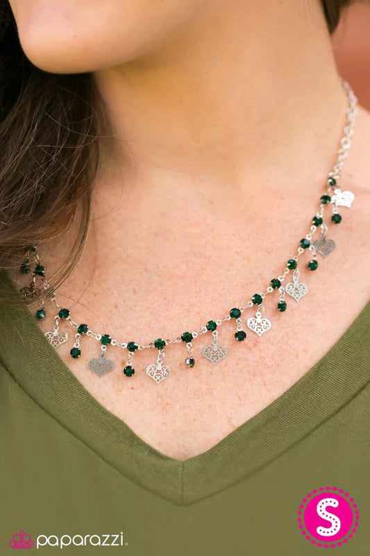 Collar Paparazzi ~ Con corazones abiertos - Verde