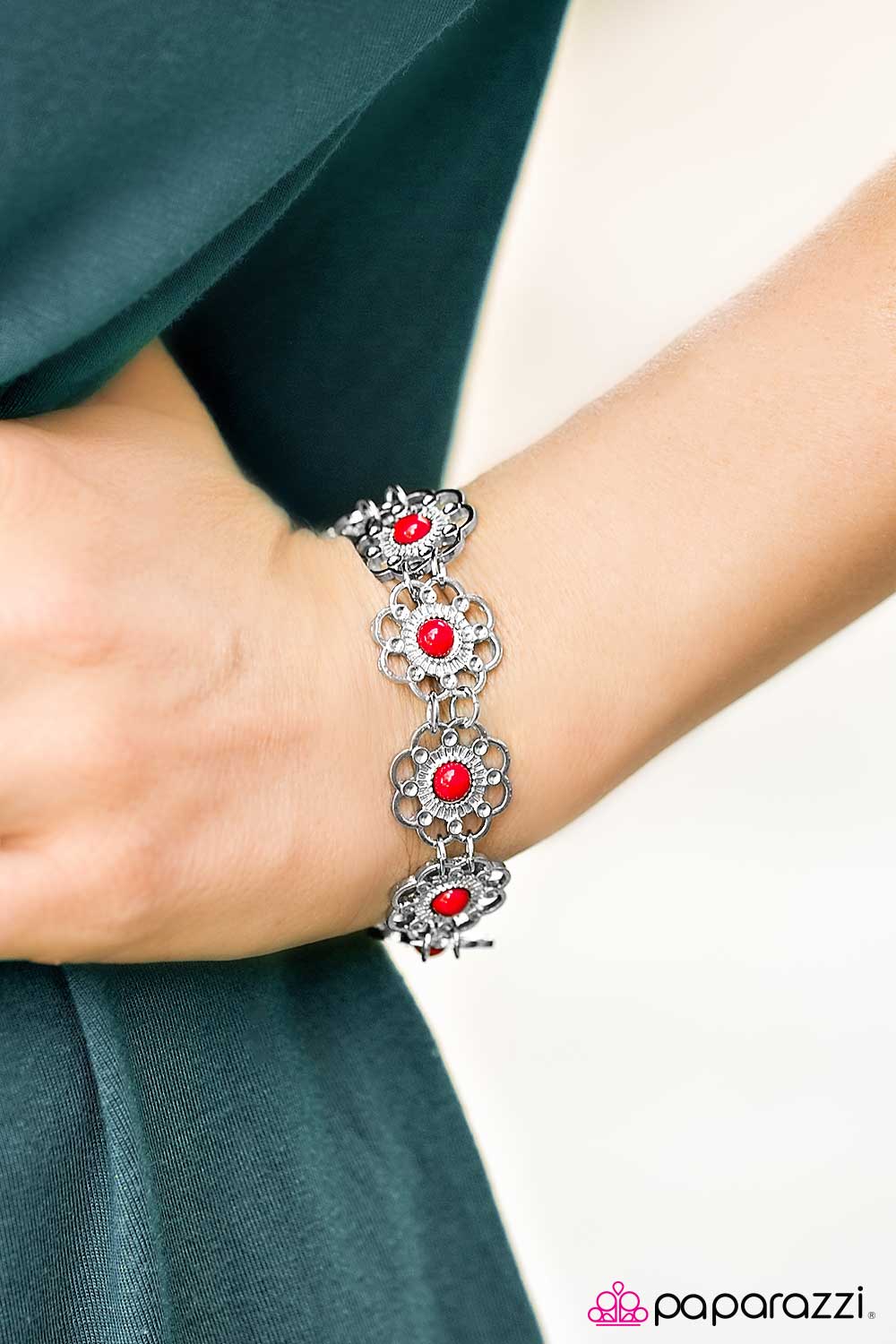 Pulsera Paparazzi ~ Jardín de verano - Rojo