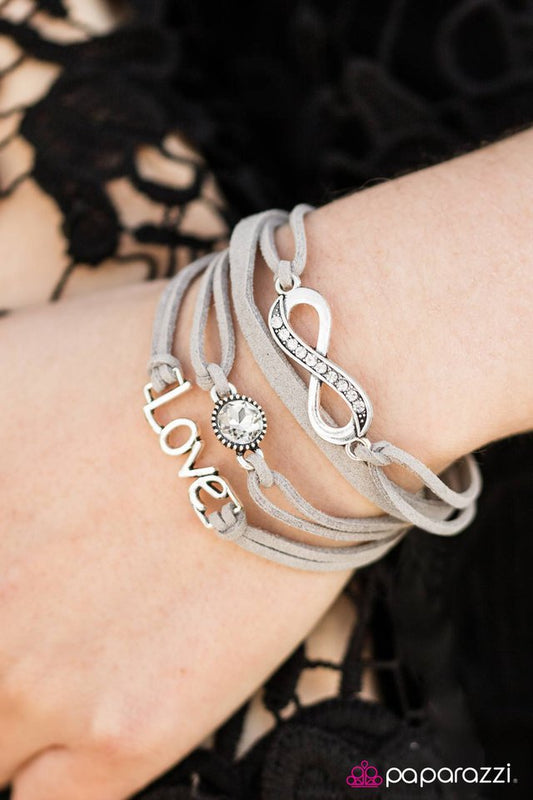 Pulsera Paparazzi ~ Infinitamente irresistible - Plata