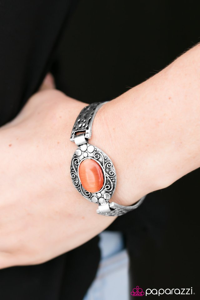 Paparazzi Bracelet ~ The GLOW-Getter - Orange